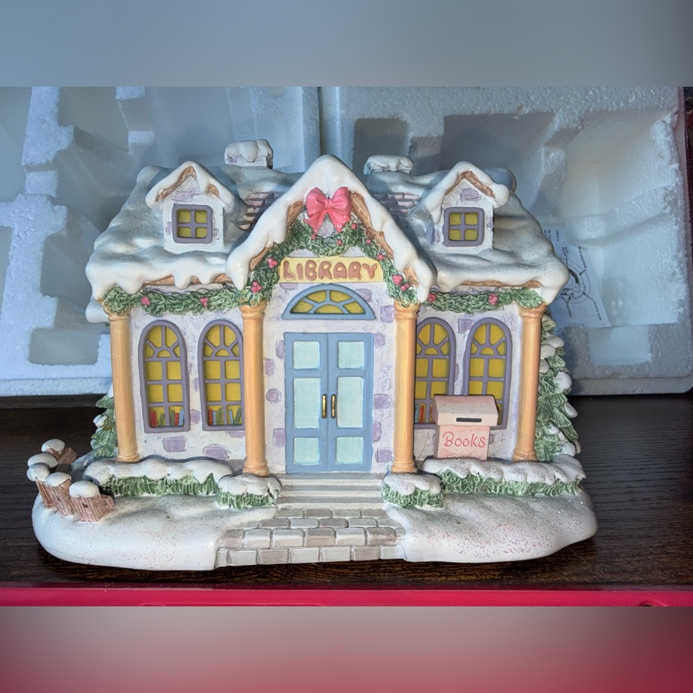 Precious Moments Hawthorne Village Quiet Time Library 2002 - Boxed & Lighted